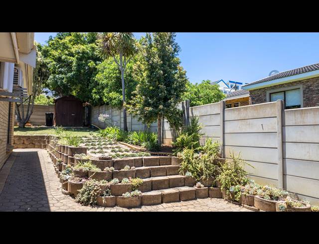 5 BEDROOM HOUSE FOR SALE IN DANA BAY